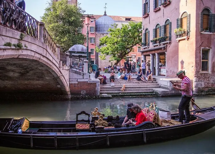 Apartment Life In Venice