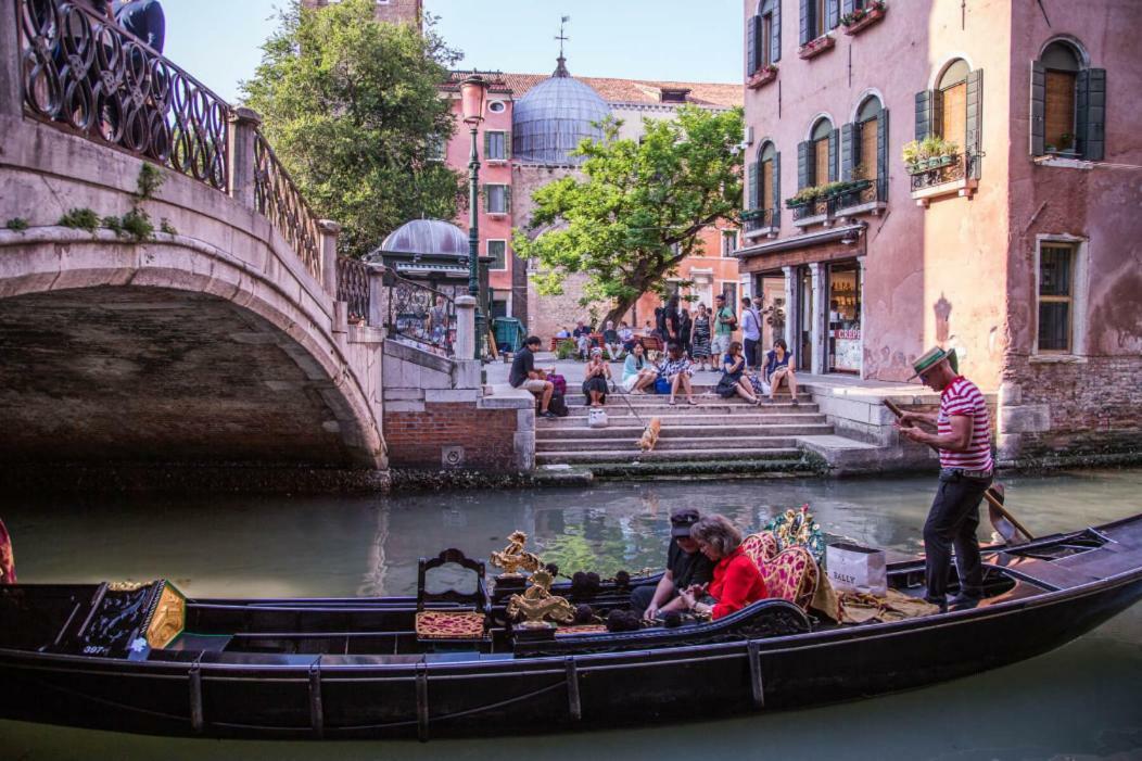 Apartment Life In Venice